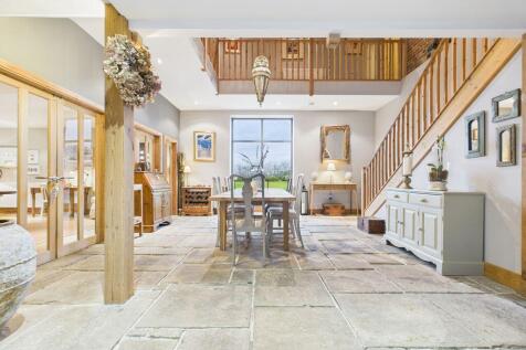 Entrance Hall / Dining Room