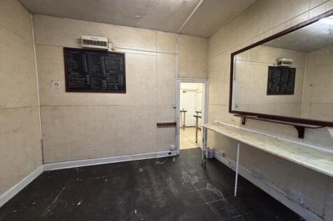 Retail Property (high street) to rent Image 2