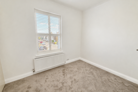Laleham Road, Staines, Surrey, TW18 photo 5
