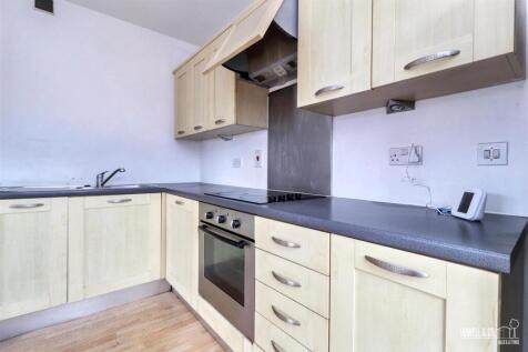 OPEN PLAN LIVING/KITCHEN AREA