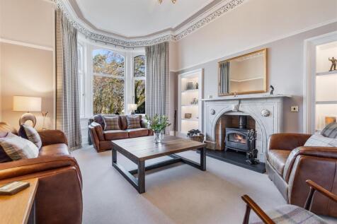 4 bed, 2 bath Detached in Glasgow - Photo 3