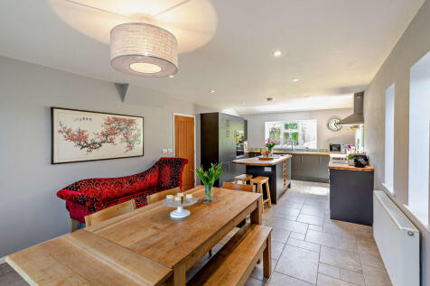 8594323-interior2...