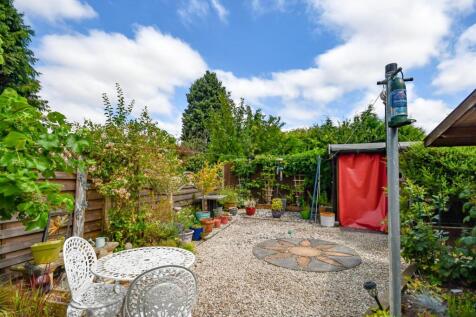 3 Rushford Close-18.jpg