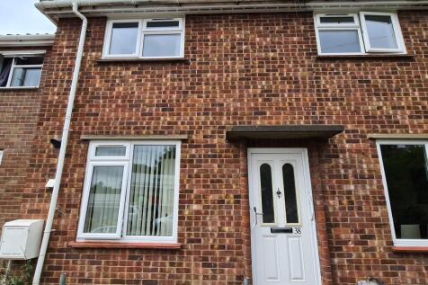 4-bed terraced on Lovelace Road, £2,392/mo