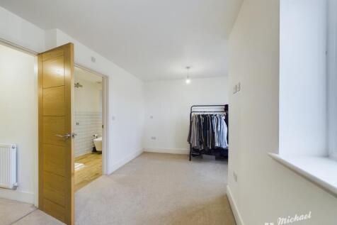 CAM02773G0-PR0024-STILL014