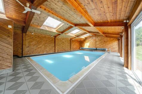 25 Bradden Road, Greens Norton (15).jpg