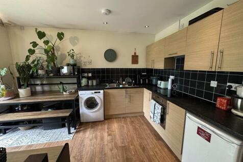 Newbridge Close, Radcliffe photo 3