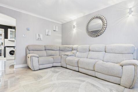 CAM03729G0-PR0179-STILL027