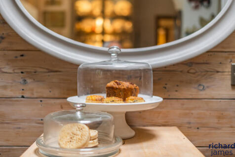 0156e8ac-9704-4c0...