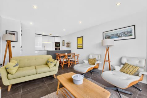 Reception/Kitchen