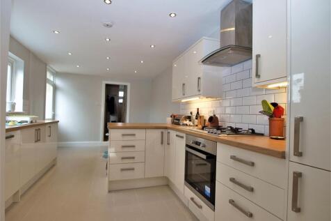 Kitchen.02.jpg