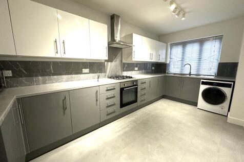 Elmshott Lane, Cippenham, Slough photo 5