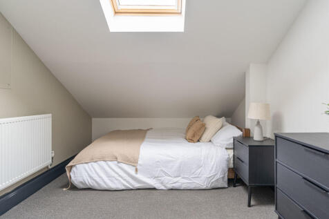 The Hosiery Factory Flat L Bedroom 8