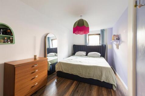 Almond Court, E5