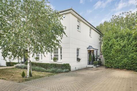 2 Burlington Mews, Datchet, Slough SL3 9EE5.JPG