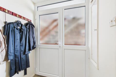 CAM03974G0-PR0135...