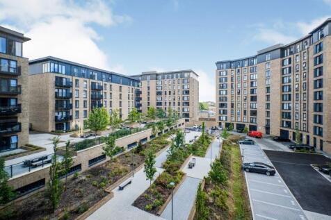 Hamilton Apartments have not only been designed to an exacting criteria of stylish functionality - but have been built and delivered by one of the UK´s most established developers, Crest Nicholson. Pa