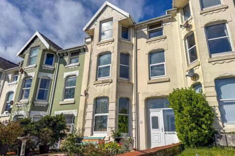 Apt 3, 29 Royal Avenue West.jpg