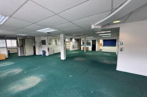Retail Property (high street) to rent Image 3