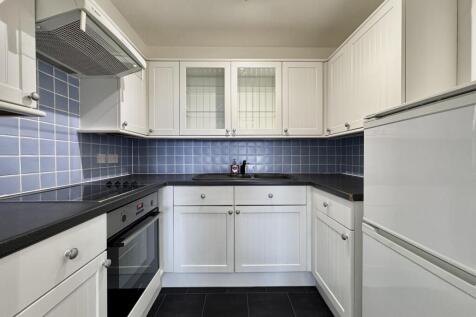 High Oaks Close, Locks Heath photo 4