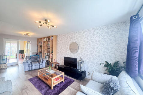 FRONT LOUNGE
