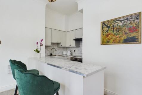 CAM01740G0-PR0071-STILL007