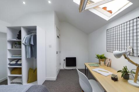 A spacious and well-lit large double bedroom, p...