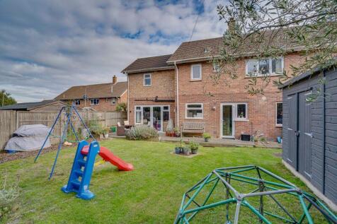 Garden view towards the rear of the p...