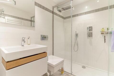 Bedroom 2 Ensuite.jpg