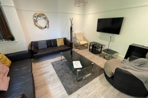 6-bed terraced on Rokeby Gardens, Headingley, Leeds, West Yorkshire, LS6, £3,744/mo