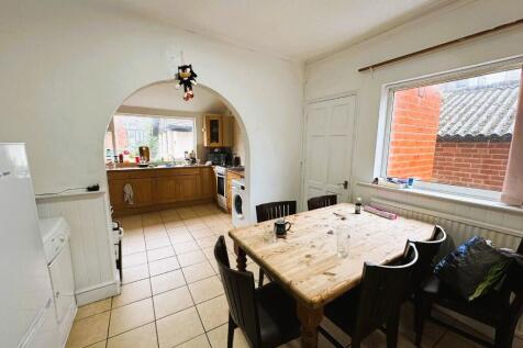 Harlaxton Drive, Nottingham, Nottinghamshire, NG7 photo 3