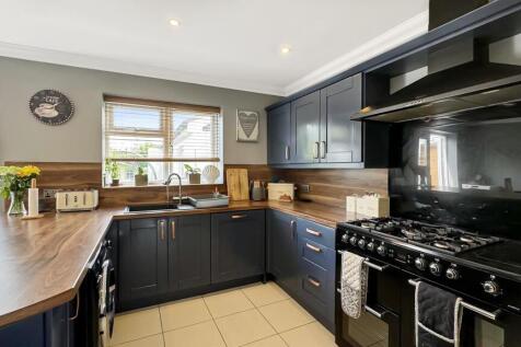 Cornelia Crescent, Poole photo 3