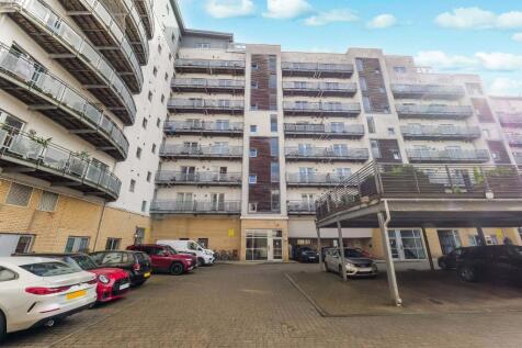 Communal Court/Allocated Parking