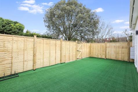 NEW BUILD 3 BEDROOM FLAT TO LET IN CARSHALTON photo 4