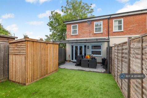 Garden With Shed And Amenities