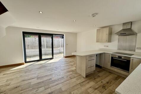 OPEN PLAN LIVING KITCHEN 