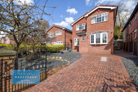 Three Bedroom Detached Property with Modern Kitch