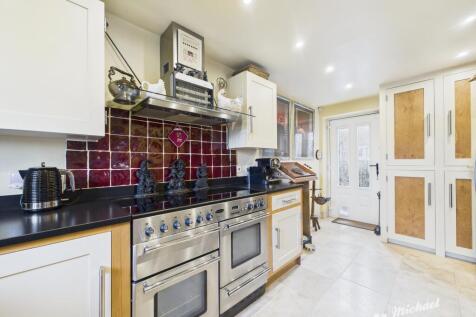 CAM02773G0-PR0357-STILL030