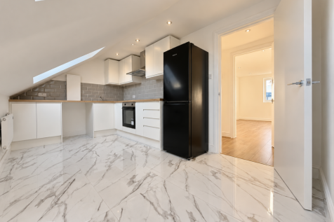 1-bed flat on Gambole Road, London, SW17 0QJ, £1,500/mo