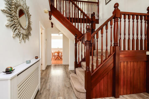 7 Reading Road (1...