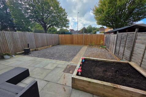 Rear Garden - 2.jpg