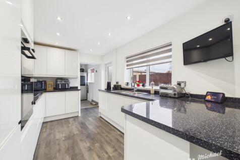 CAM02773G0-PR0406-STILL002