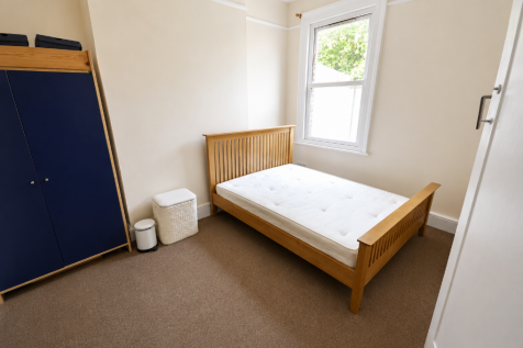 DOUBLE BEDROOM