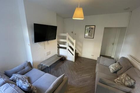 4-bed house on Paget Street, Loughborough, £2,340/mo