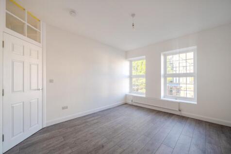 2 Bedroom Flat in KT4 8DT