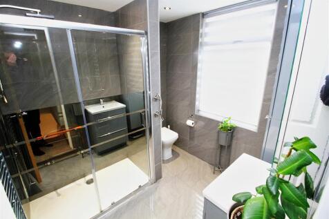Shower Room.jpg