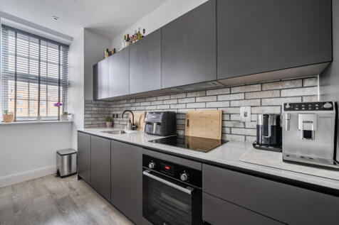 1358514-5-68d6b75...