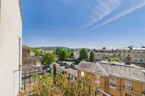 CAM01740G0-PR0385-STILL005