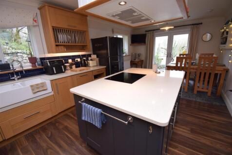 kitchen H.JPG