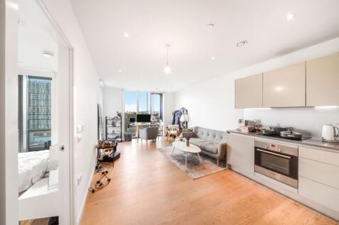 1-bed flat on St Gabriel Walk, Elephant and Castle, London, SE1, £2,600/mo